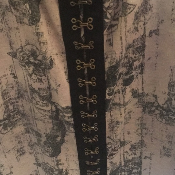 Skulls and Roses Tank Top - Midnight Hour - Picture 2 of 4